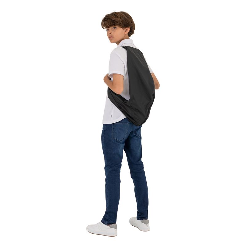 Chaqueta-rompevientos-convertible-en-tula-para-niño