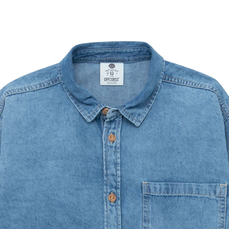 Camisa-manga-larga-para-niño-en-denim-con-bolsillos-en-frente-