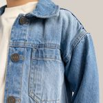 Chaqueta-en-denim-para-bebe-niño-con-bolsillos-