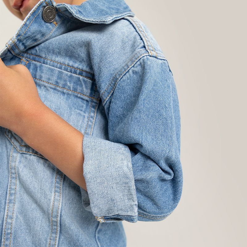 Chaqueta-en-denim-para-bebe-niño-con-bolsillos-