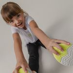 Leggings-para-nina-con-cortes-y-bolsillo-