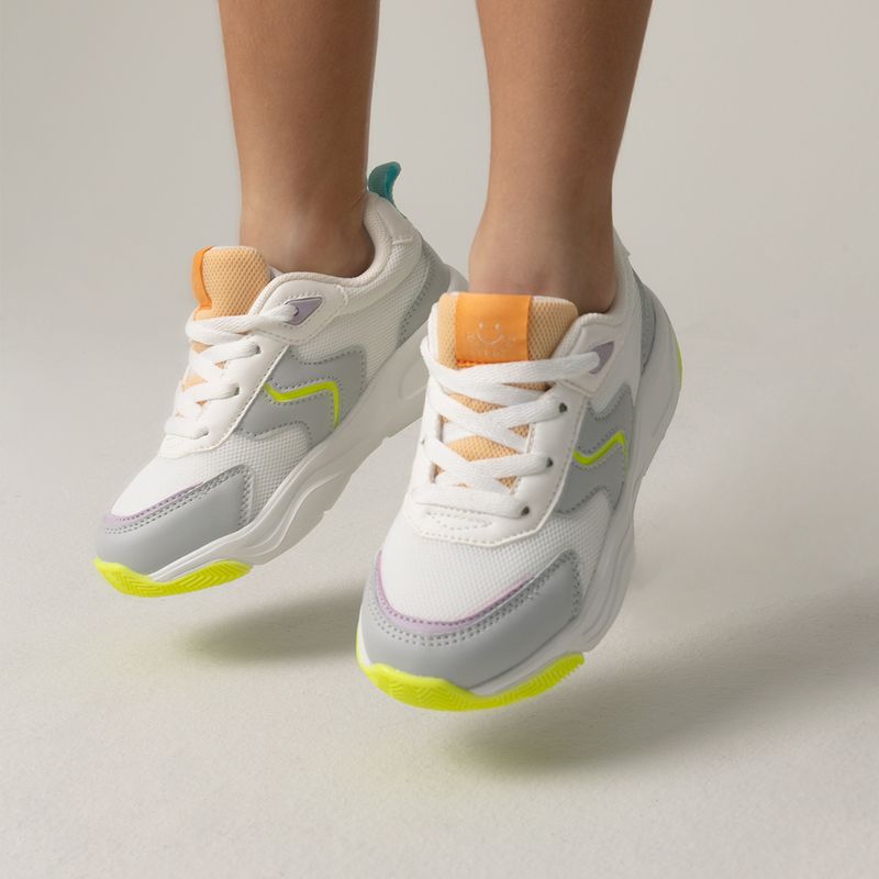 Tenis-deportivos-con-bloques-de-color-para-bebe-niña