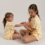 Pijama-para-bebe-niña-en-conjunto-de-camiseta-manga-corta---short--Amarillo