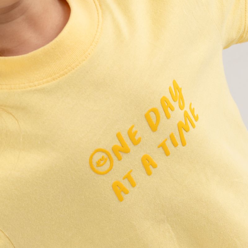 Camiseta-manga-corta-para-bebe-unisex-Amarillo