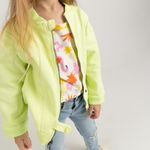 Chaqueta-beisbolera-para-bebe-niña-con-grafico-en-la-espalda