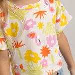 Camiseta-para-bebe-niña-manga-corta-con-corte-inferior