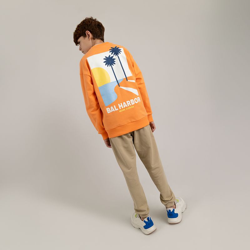 Buzo-para-niño-oversize-con-estampado-en-espalda