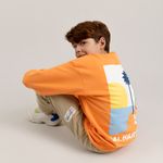 Buzo-para-niño-oversize-con-estampado-en-espalda
