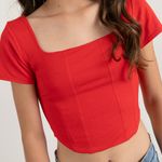 Camisa-para-niña-silueta-crop-top