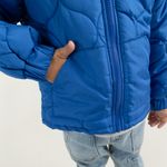 Chaqueta-para-bebe-niño-enguatada-con-capucha