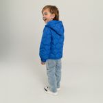 Chaqueta-para-bebe-niño-enguatada-con-capucha