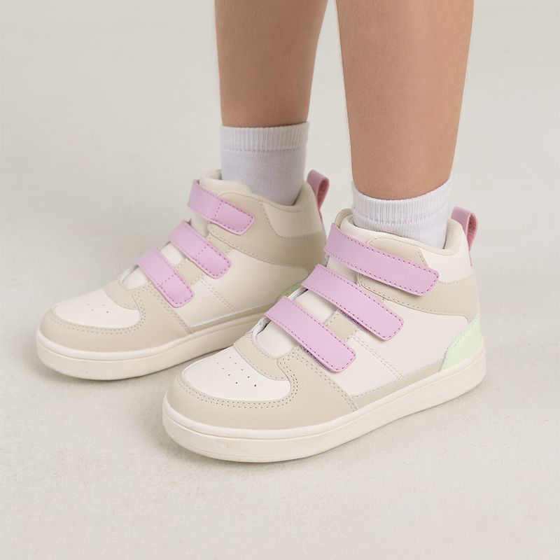 Tenis-para-bebe-niña-con-correas-de-velcro