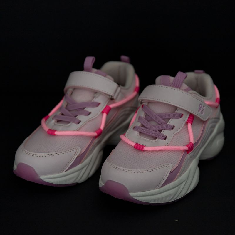 Tenis-deportivos-para-niña-con-cordones-que-alumbran-en-la-oscuridad