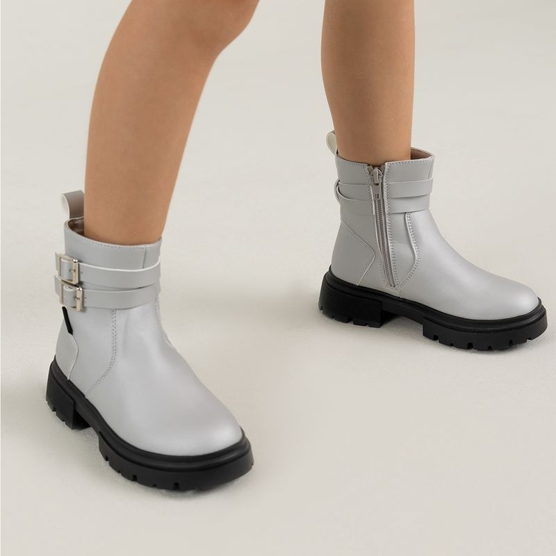 Botas-para-niña-metalizadas-con-correa