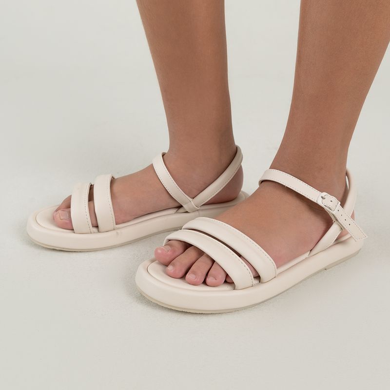 Sandalias-para-niña-con-correas