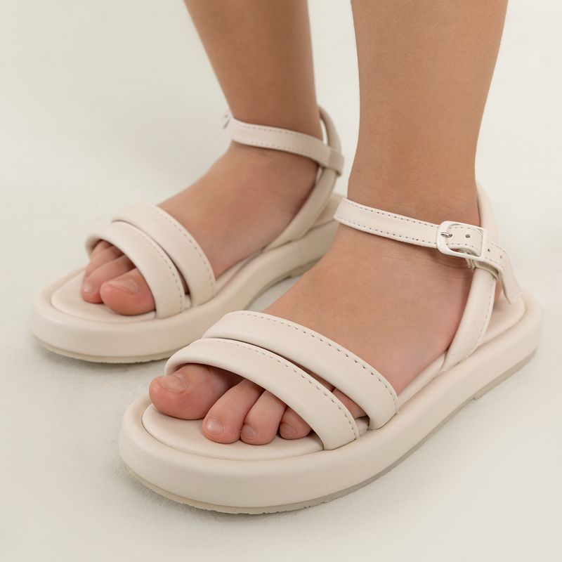 Sandalias-para-niña-con-correas