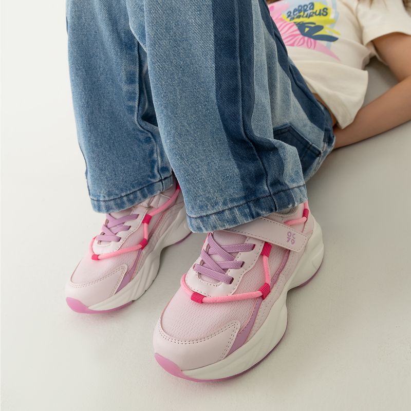 Tenis-deportivos-para-niña-con-cordones-que-alumbran-en-la-oscuridad