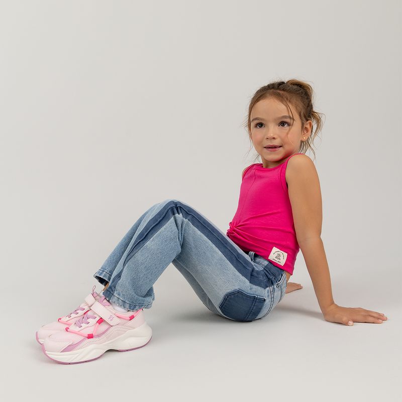 Camiseta-para-niña-con-detalle-en-el-frente