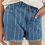 Short-para-niña-en-denim-con-cortes