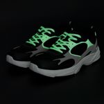 Tenis-deportivos-con-glow-in-the-dark-verde-