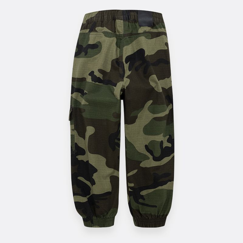 Pantalon-para-niño-camuflado-tipo-jogger-con-bolsillos-cargo