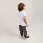 Pantalon-para-niño-tipo-jogger-con-bolsillo