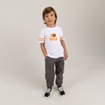 Camiseta-para-niño-manga-corta-con-grafico-en-el-frente