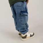 Jogger-para-niño-con-bolsillos-cargo