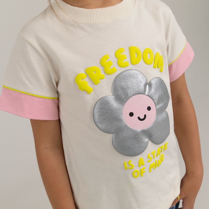 Camiseta-para-niña-manga-corta-con-grafico-en-el-frente