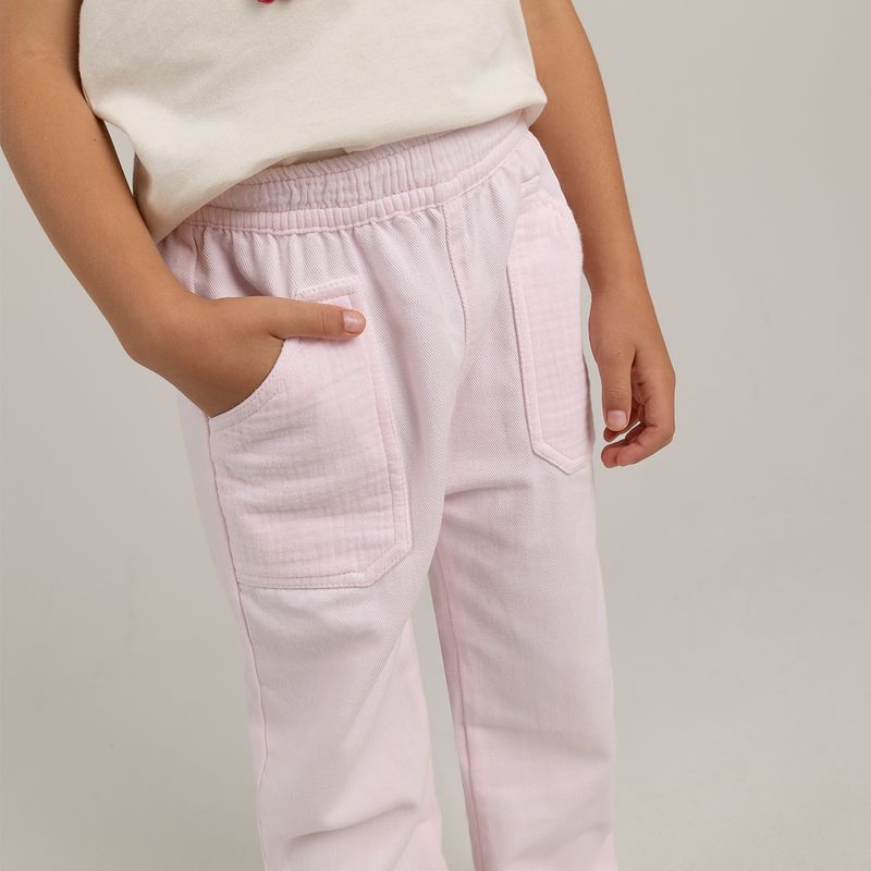 Pantalon-para-niña-con-bolsillo-y-textura