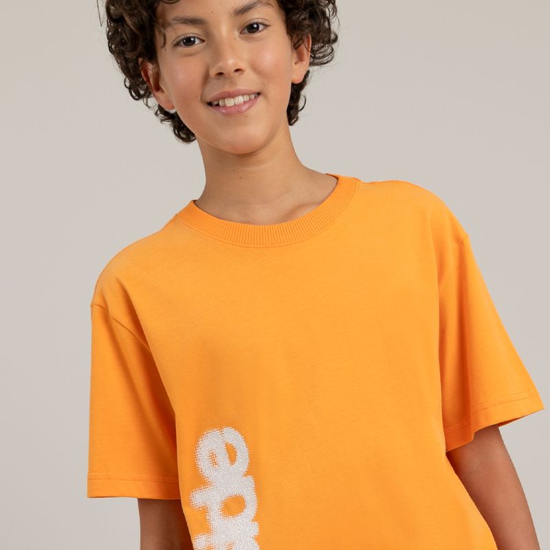 Camiseta-para-niño-con-grafico-en-el-frente
