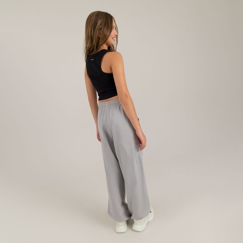 Pantalon-parachute-para-niña-con-bolsillos-de-parche