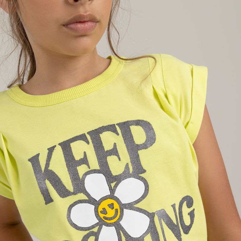 Camiseta-para-niña-con-prenses-y-estampado