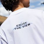 Camiseta-blanca-para-niño-con-grafico-divertido