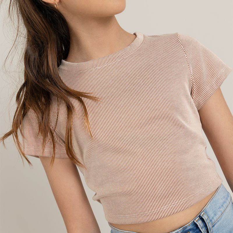 Camiseta-crop-top-para-niña-manga-corta