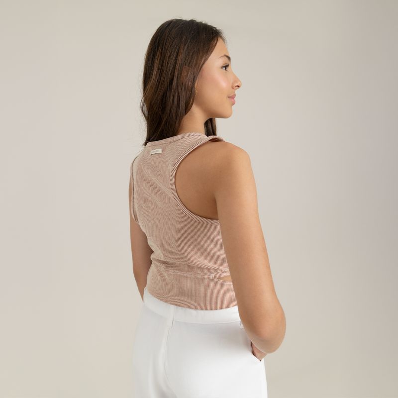 Camiseta-croptop-para-niña-manga-sisa-con-abertura-en-laterales