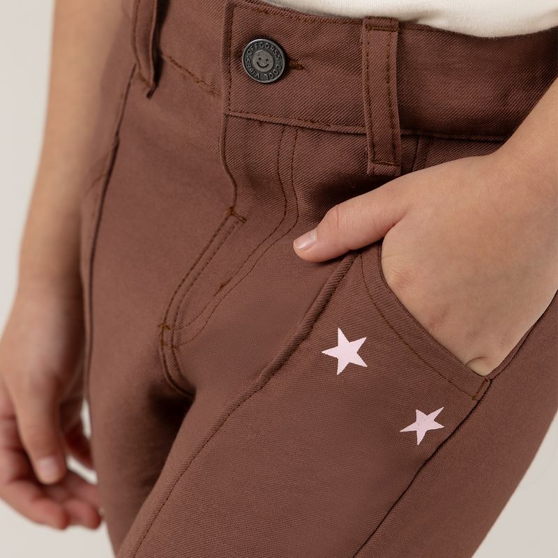 Conjunto-para-nina-de-camiseta-y-pantalon-Cafe