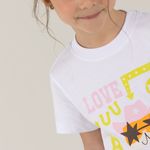 Camiseta-para-nina-con-grafico-en-el-frente-Violeta