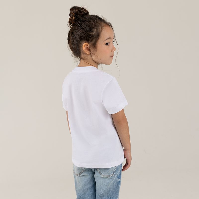 Camiseta-para-nina-con-grafico-en-el-frente-Violeta
