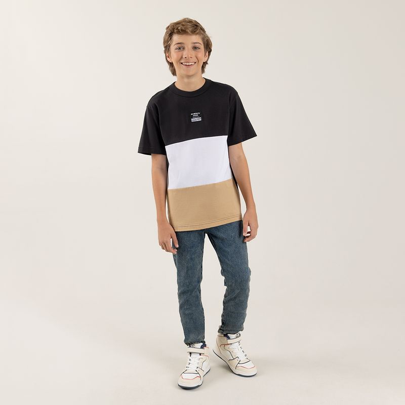 Camiseta-para-nino-manga-corta-con-bloques-de-color-Negro