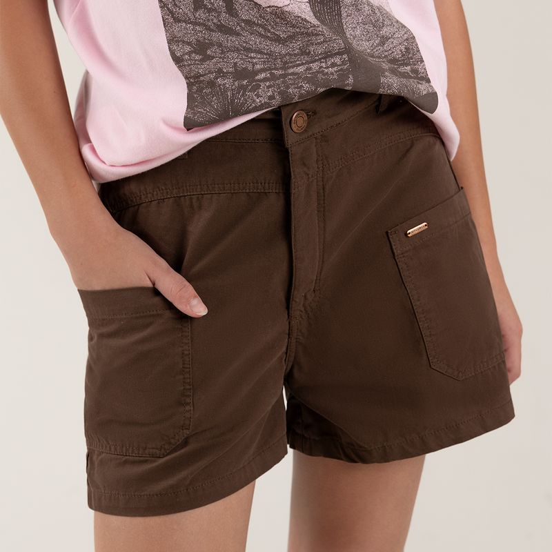 Short-para-nina-con-bolsillos-de-parche-Cafe