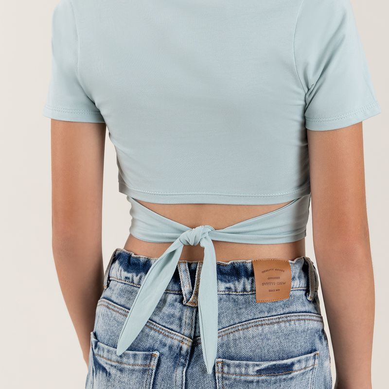 Camiseta-croptop-para-nina-con-abertura-en-la-espalda-Verde