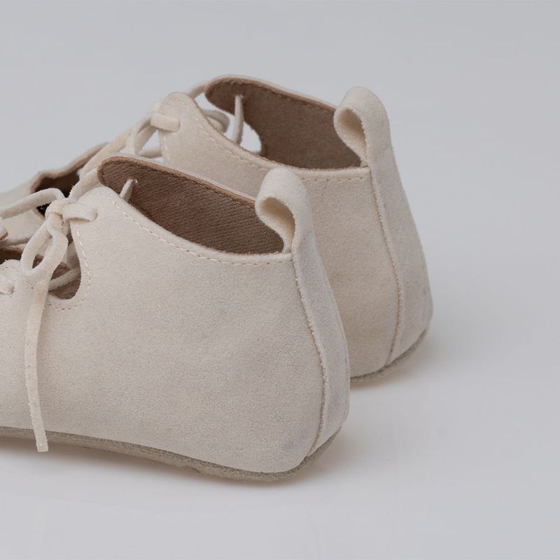 Zapatos-precaminadores-para-recien-nacida-niña-Ropa-recien-nacido-nina-Cafe