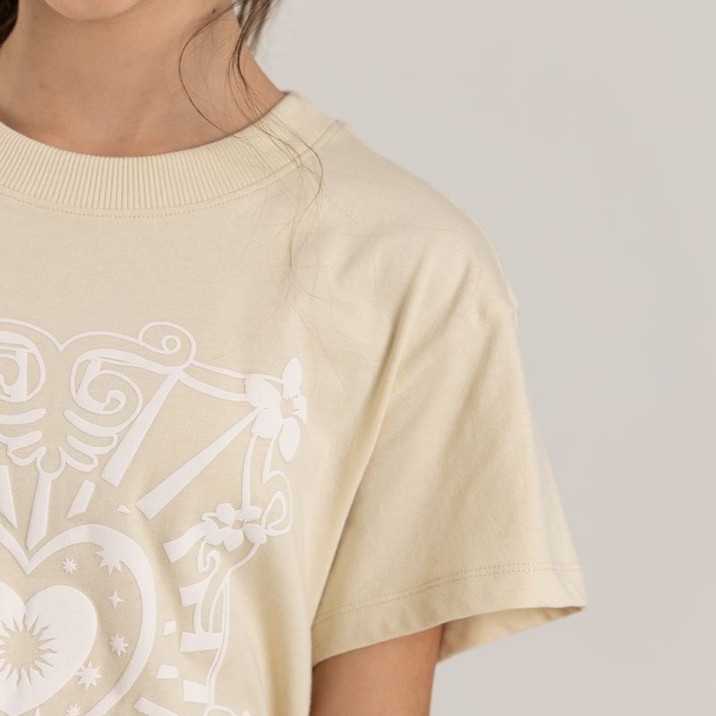 Camiseta-para-nina-manga-corta-con-corte-en-la-espalda-Beige