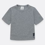 Camiseta-para-niña-silueta-crop-top
