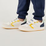 Tenis-casuales-para-nino-con-correas-de-velcro