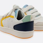 Tenis-casuales-para-nino-con-correas-de-velcro