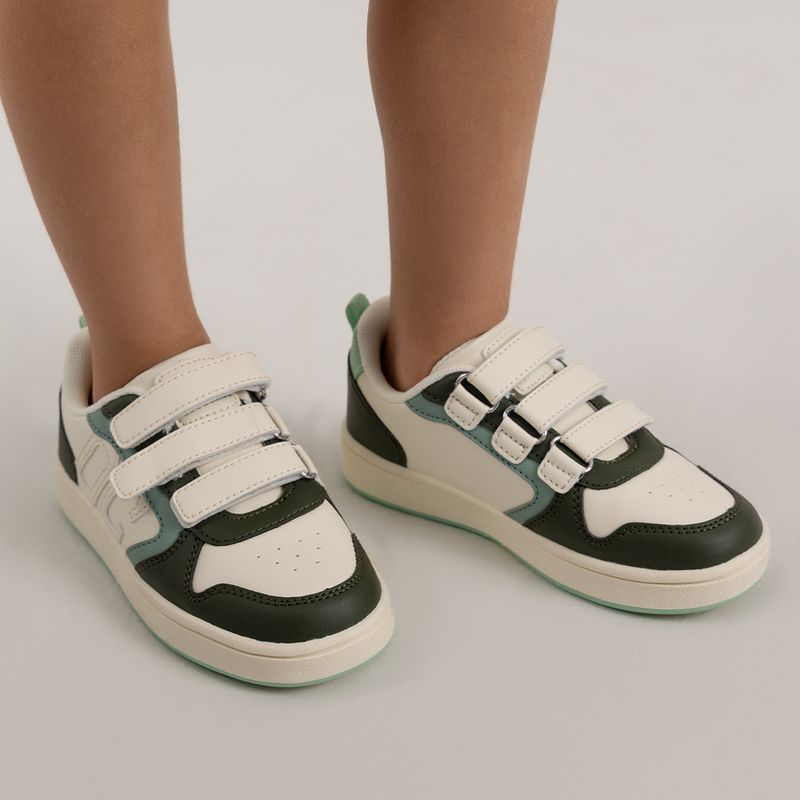 Tenis-casuales-para-nino-con-correas-de-velcro