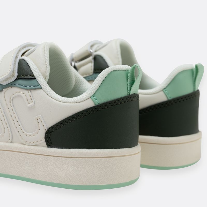 Tenis-casuales-para-nino-con-correas-de-velcro