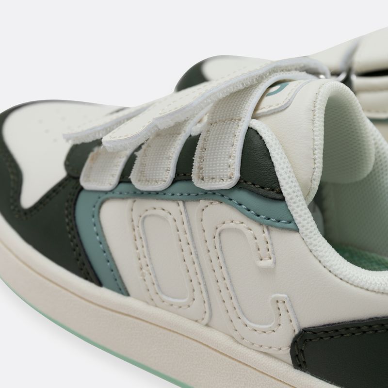 Tenis-casuales-para-nino-con-correas-de-velcro
